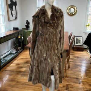 Chic Feathery Fur Coat! Movie Star vibes! 🤩